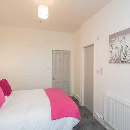 Cherry Property - Berry Apartments Blackpool Room photo