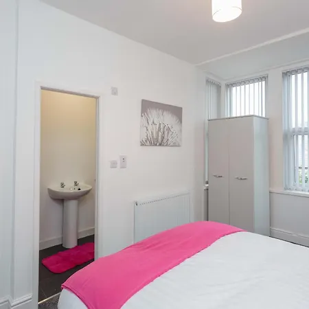 Cherry Property - Berry Apartments Blackpool Room photo