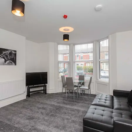 Cherry Property - Berry Apartments Blackpool Room photo