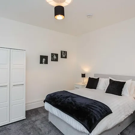 Cherry Property - Berry Apartments Blackpool Room photo