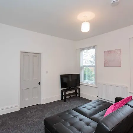 Cherry Property - Berry Apartments Blackpool Room photo